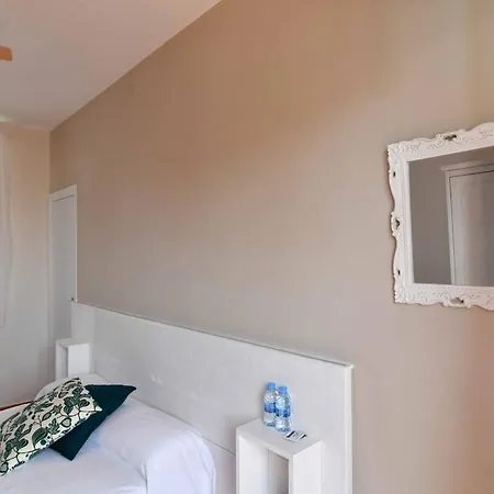 L'estrella בית הארחה *